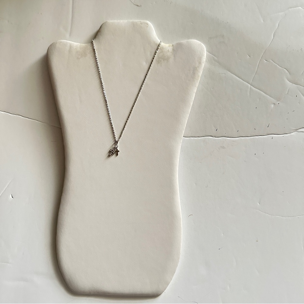 Dainty Silver Cross Pendant Necklace β Adjustable Chain, Elegant Style